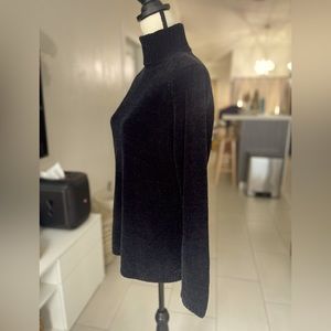 Chico’s sweater, women, size 1 super cute!! 🖤